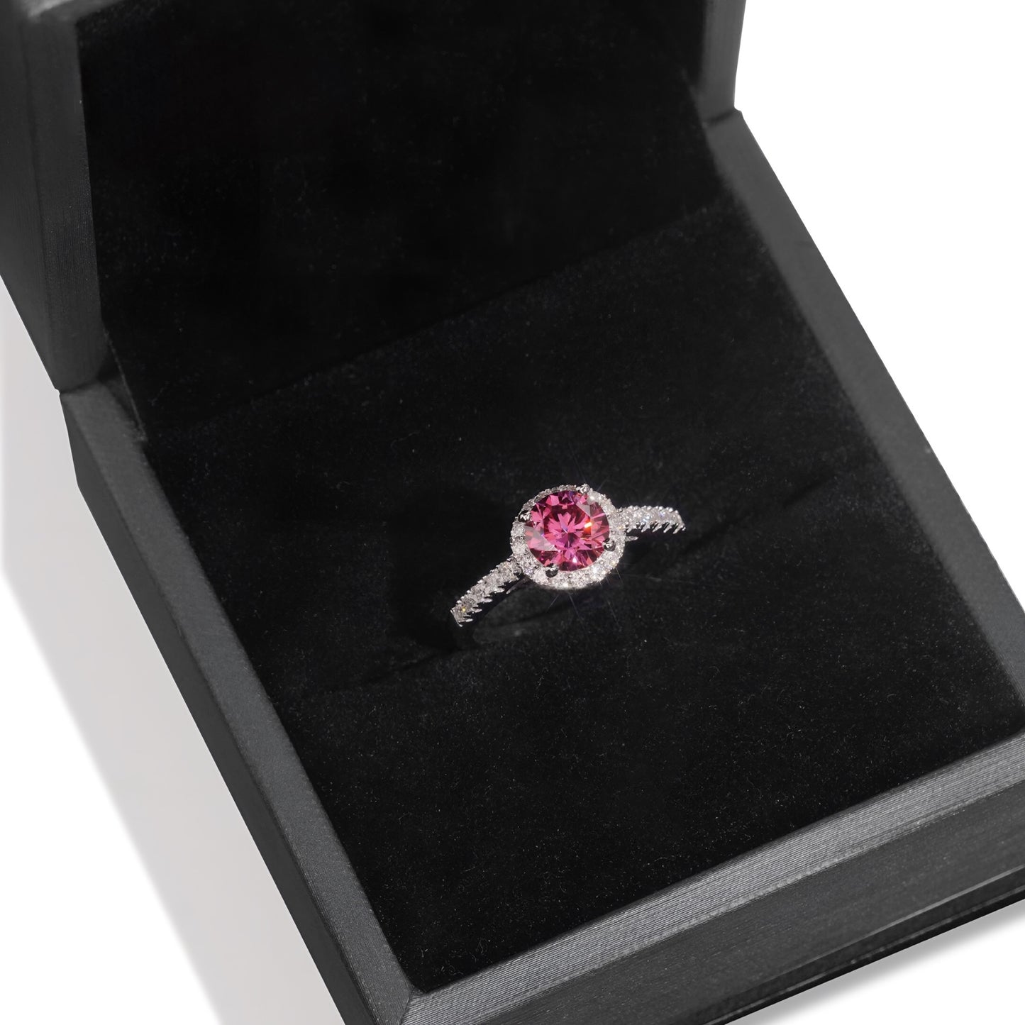 Round Cut Diamond Ring